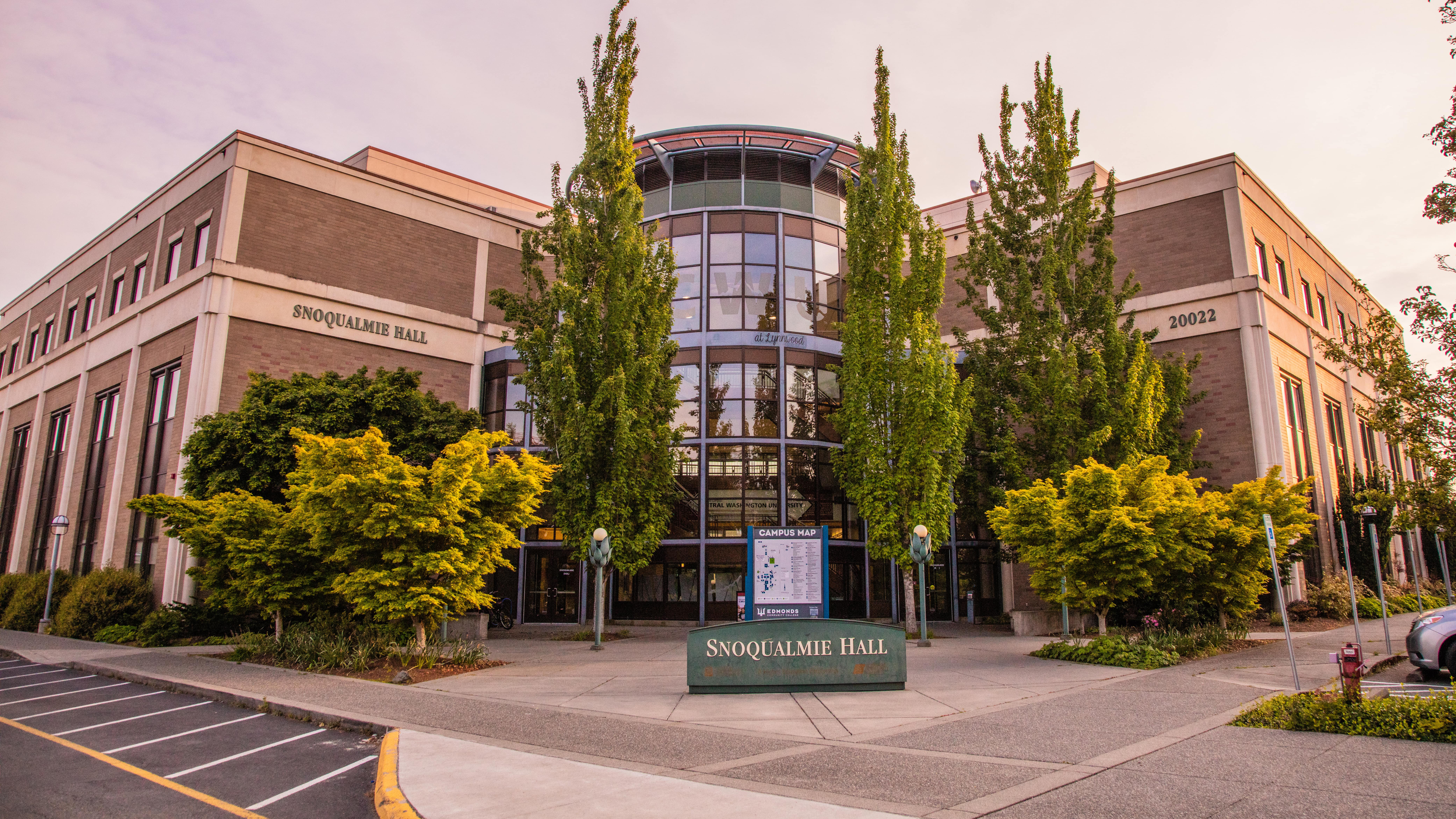 A building on the Lynnwood CWU campus. There is a sign in front that says "Snoqualmie Hall"