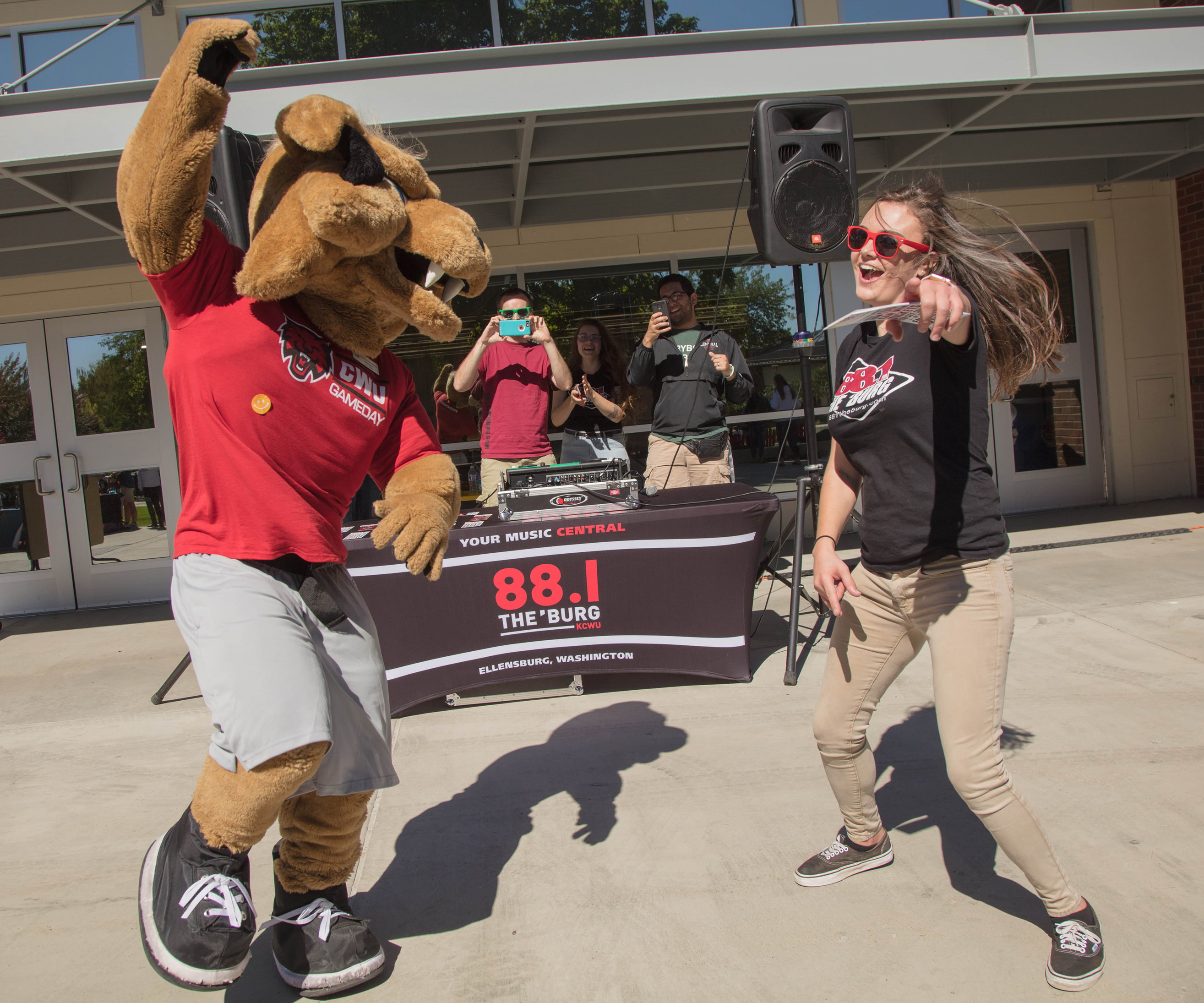 Students and Wellington the Wildcat dancing to 88.1 the Burg music.