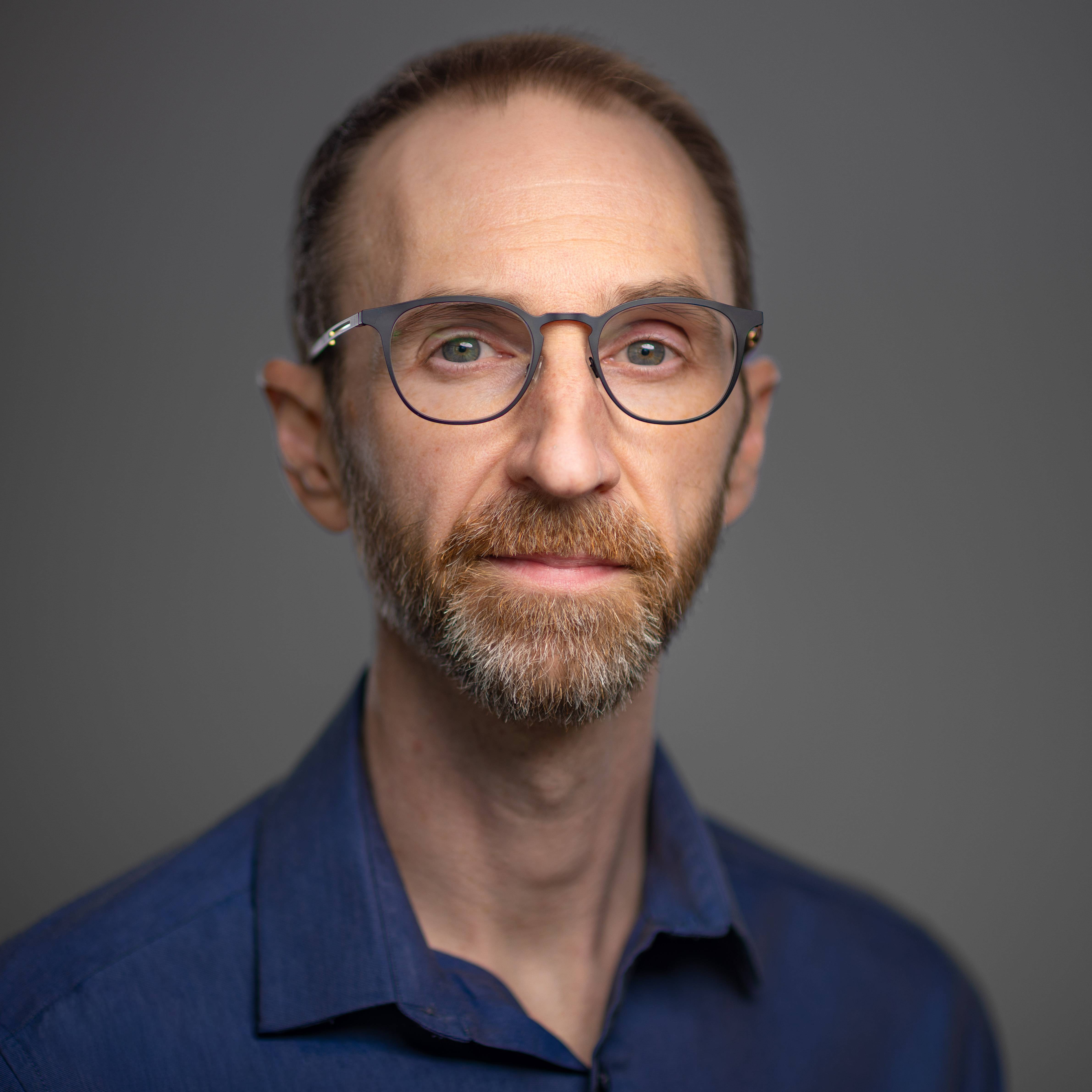 Portrait of Peter Wojcik - the picture is taken with an ultra short depth of field lens causing the front of the face to be in focus, but everything behind is blurry.