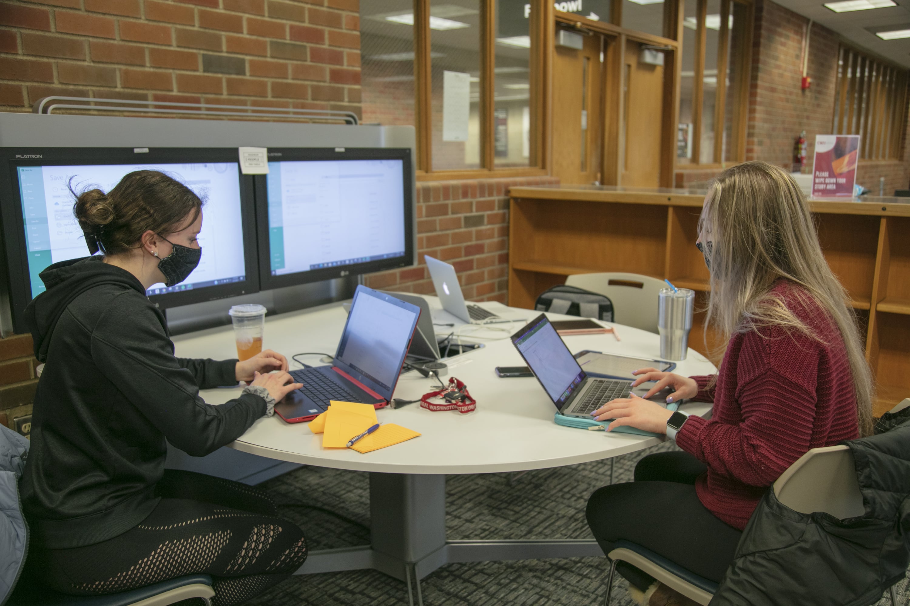 Students utilizing Brooks Library's resources during the COVID-19 Pandemic