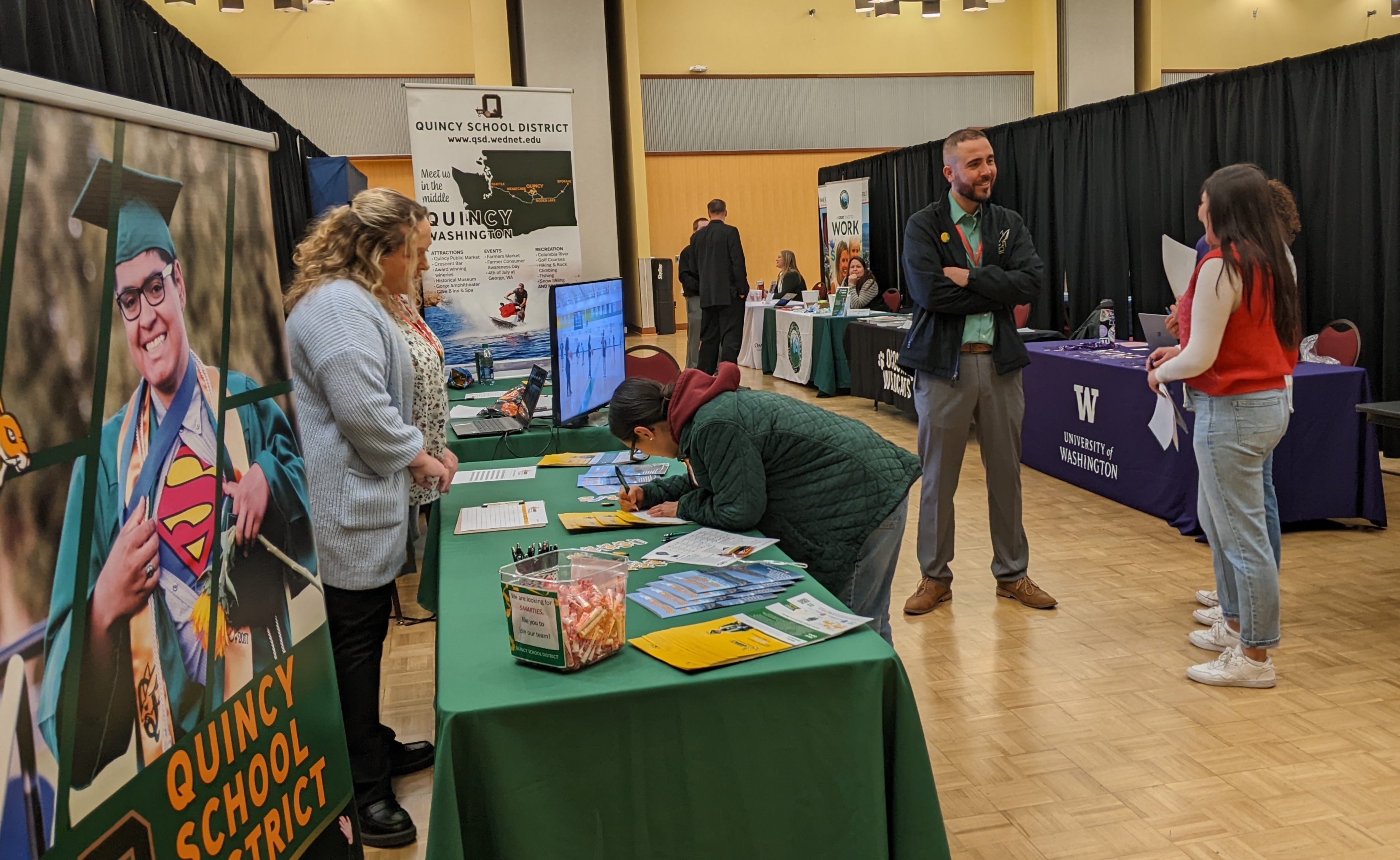 education-career-fair-3.jpg