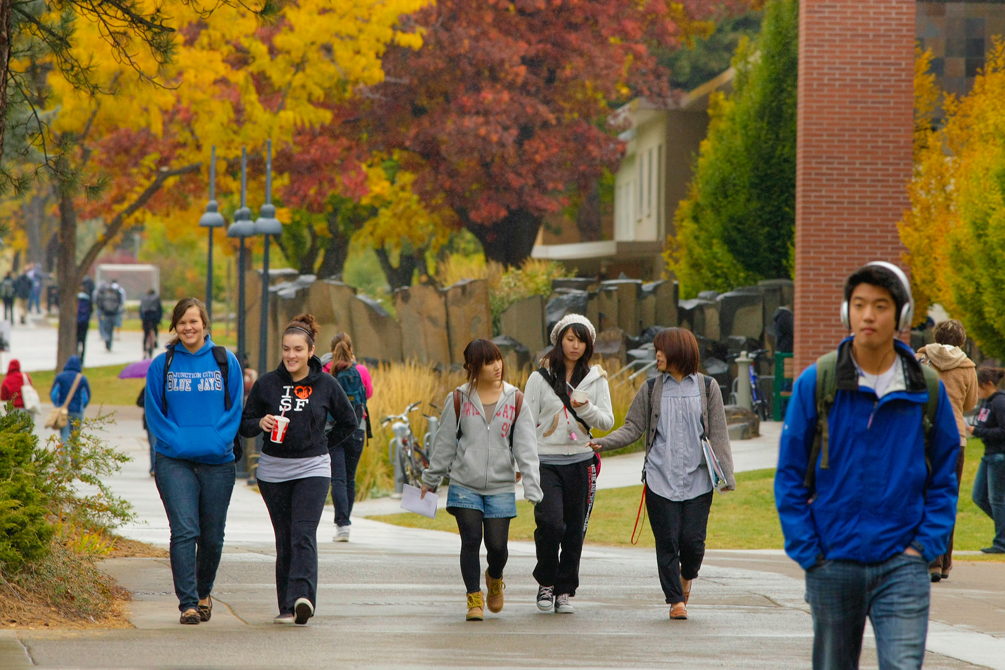 Students walk around the CWU Ellensburg campus