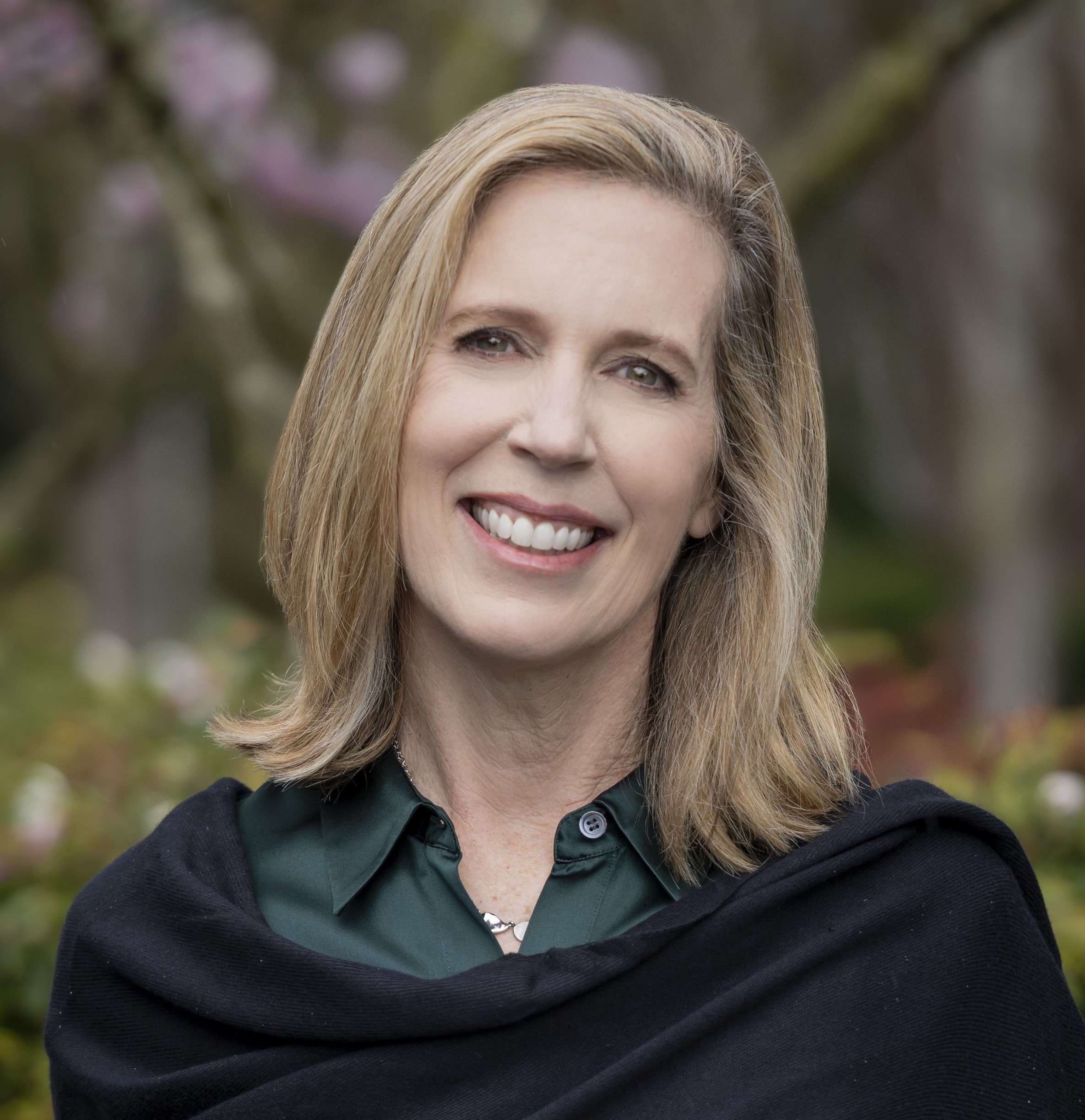 This is a headshot of Kelly Suter.