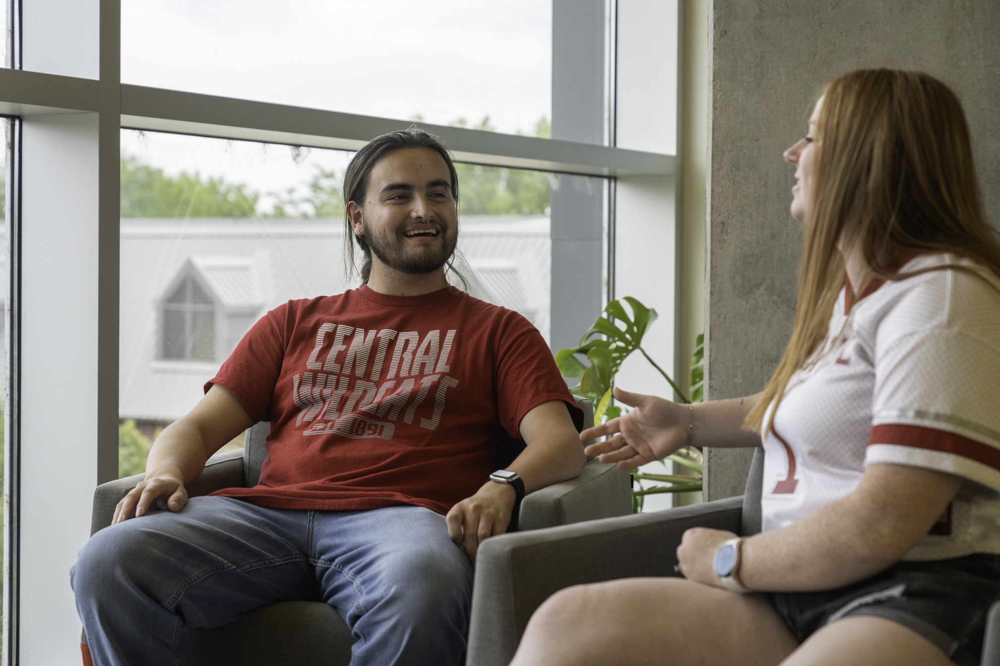 Two students have an excellent chat in a hallway.
