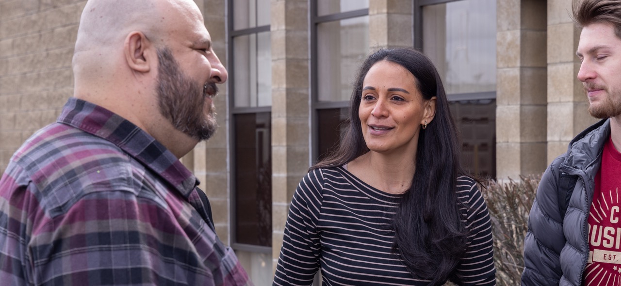 Student meeting with Supply Chain Management alumni.