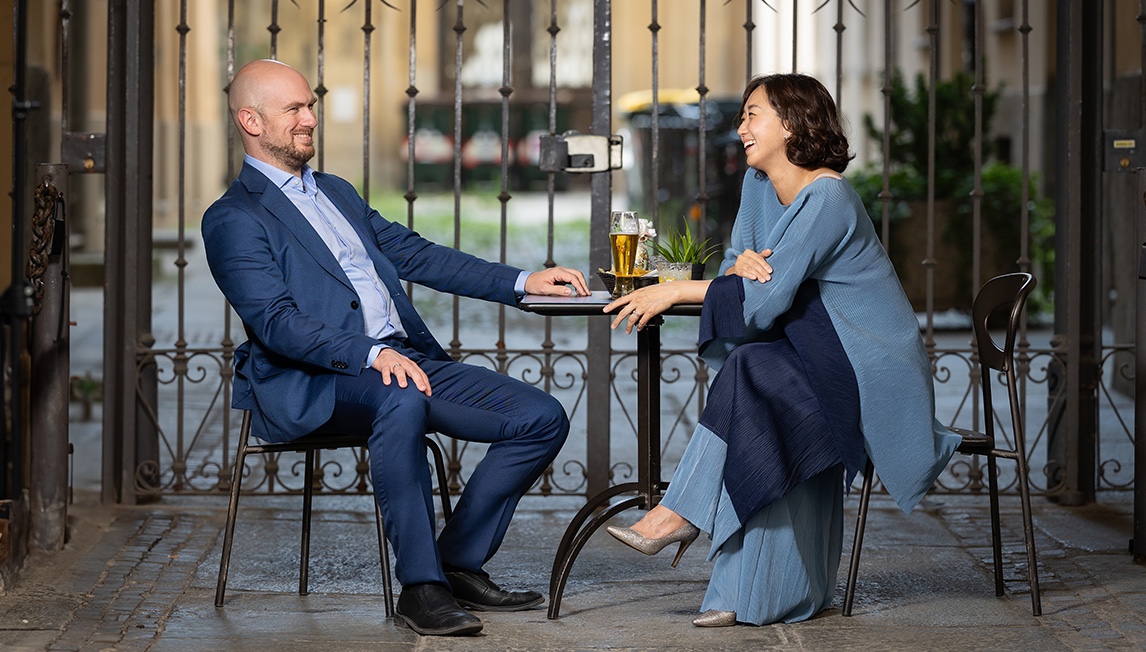 Yerin Kim and Brendan Shea enjoy a drink in Italy last summer