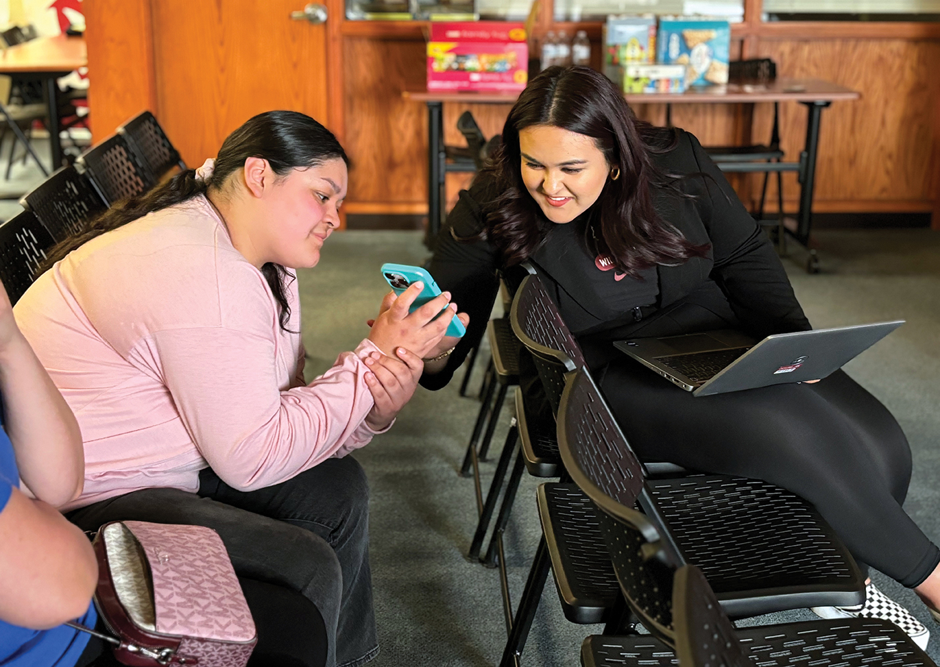 A Yakima Admissions counselor helps a student