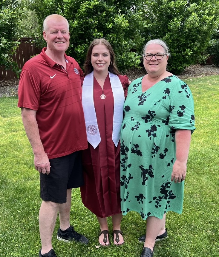 Recent CWU graduate Kennedy Elsner and her parents