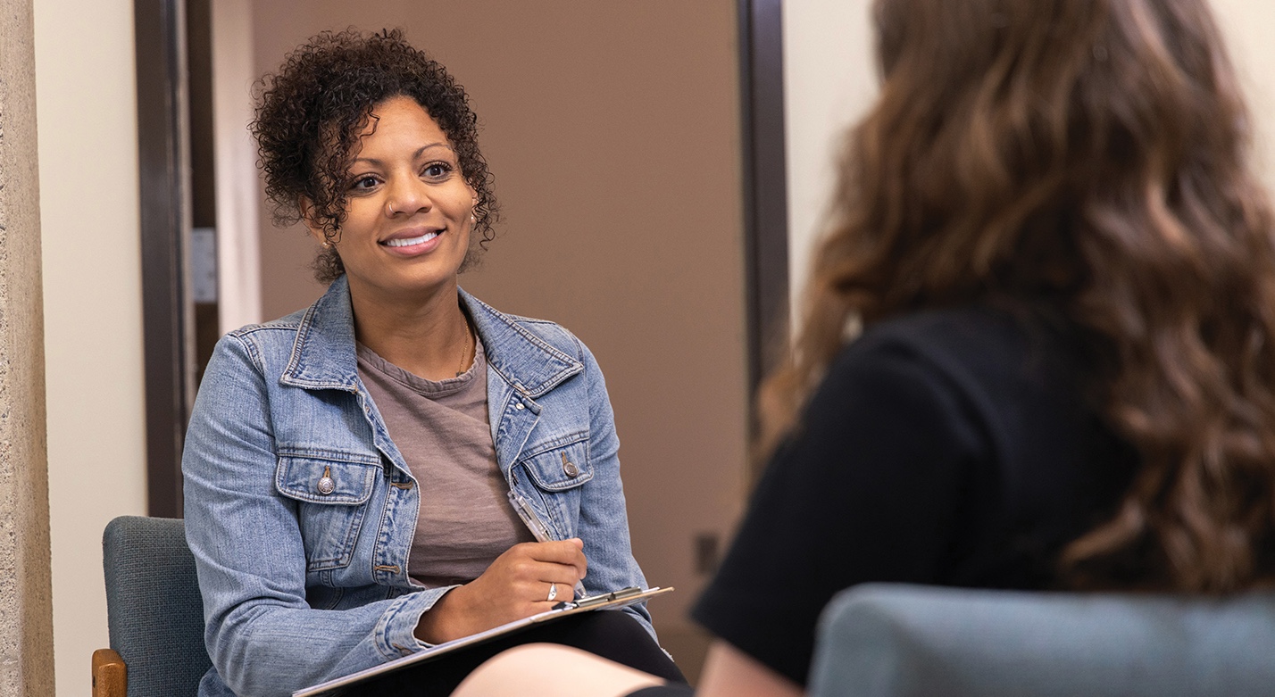 A CWU psychology graduate student talks to a patient